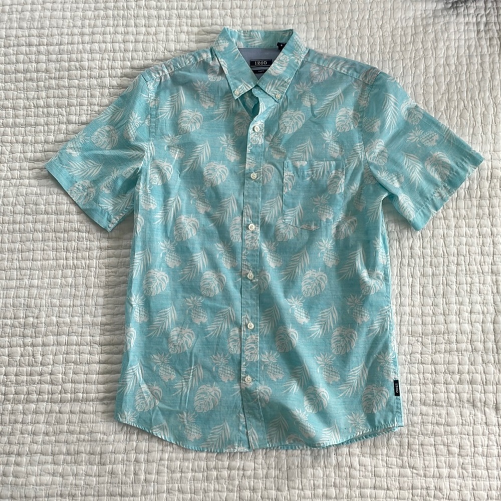 Izod Men’s Short Sleeve Button Up Medium